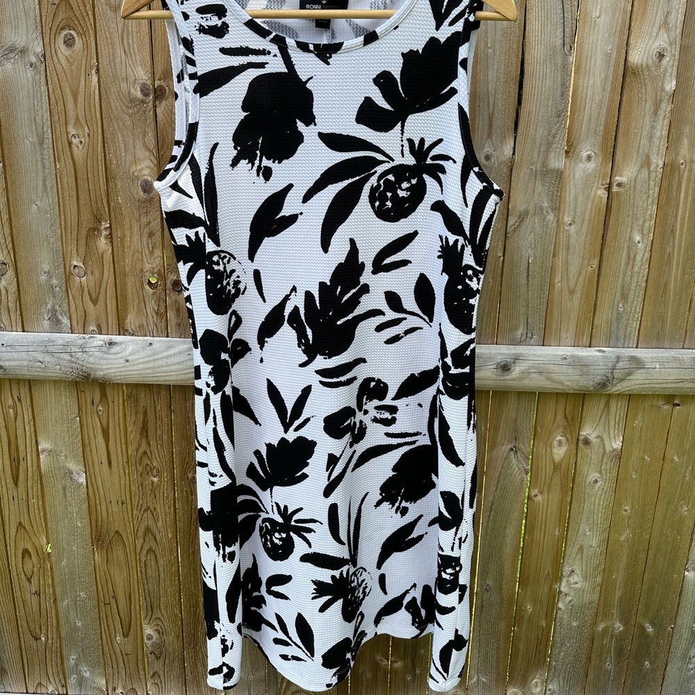 Ronni‎ Nicole dress